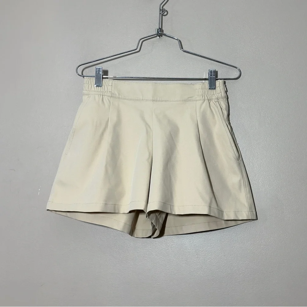 The North Face® || Woman’s Standard tan sports Shorts size 4